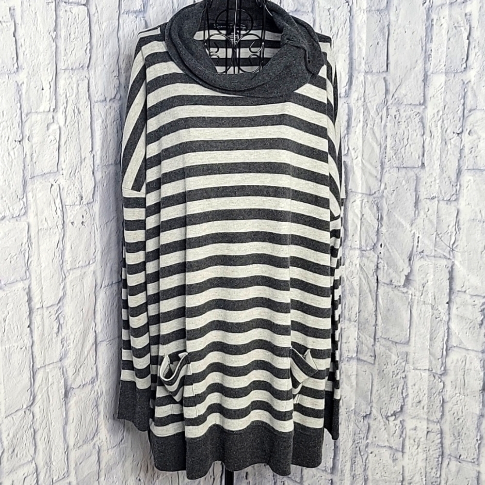 **FRENCH LAUNDRY Women's‎ Gray Striped Long Sweater 1X